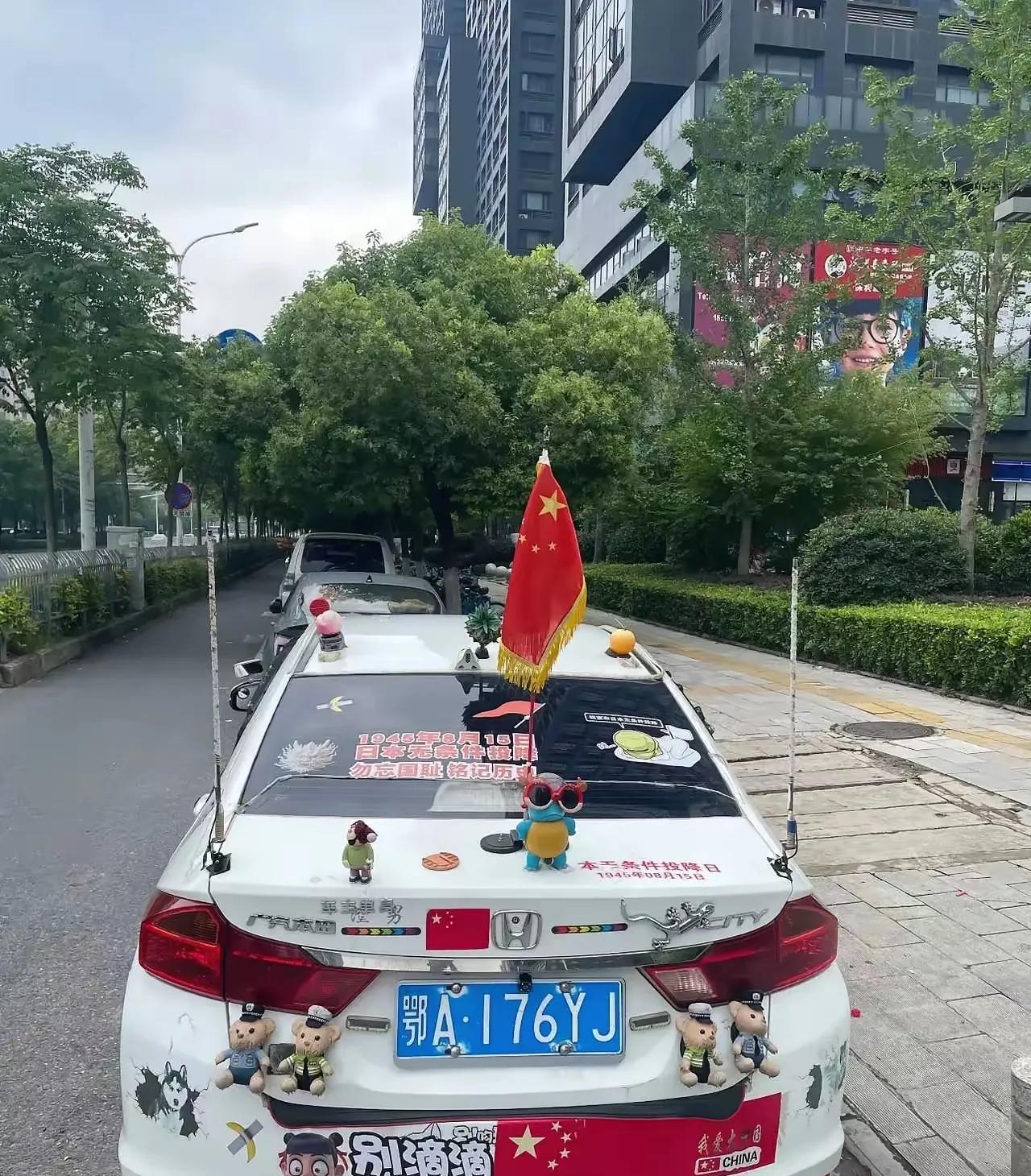 这种车主，一般都是一根筋的。大概率，不会读书，但参过军。