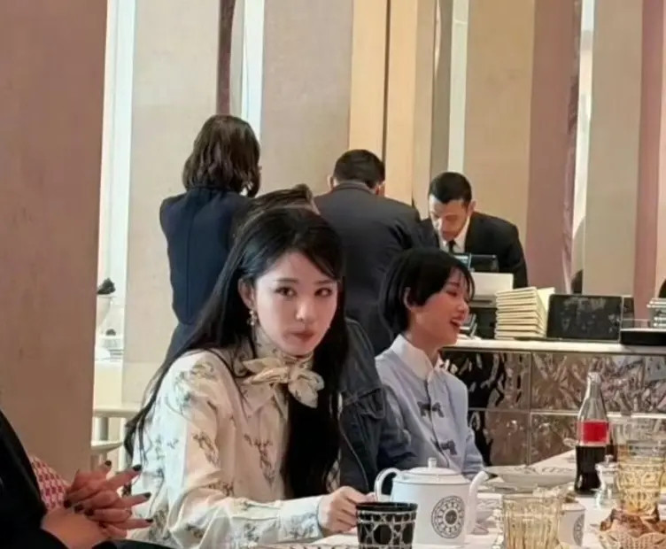 王楚然的鼻子也太挑角度了