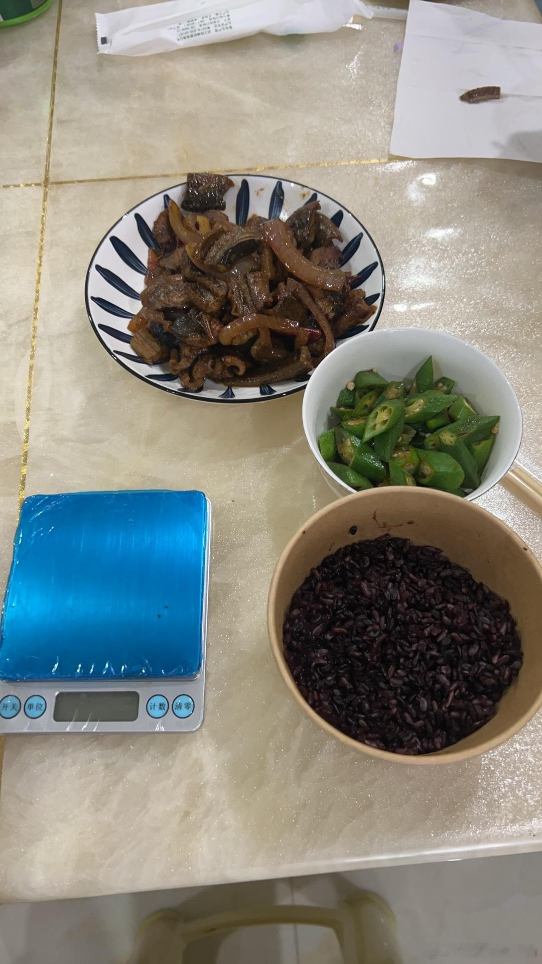 完了，现在要算着吃了[哭哭]减脂餐打卡​​​