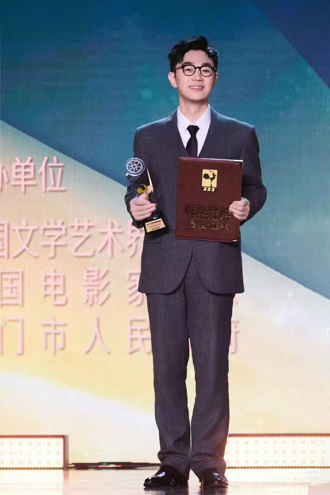 金鸡奖意难平的人出现了！不是咏梅，而是大鹏！主演《年会不能听》口碑票房双