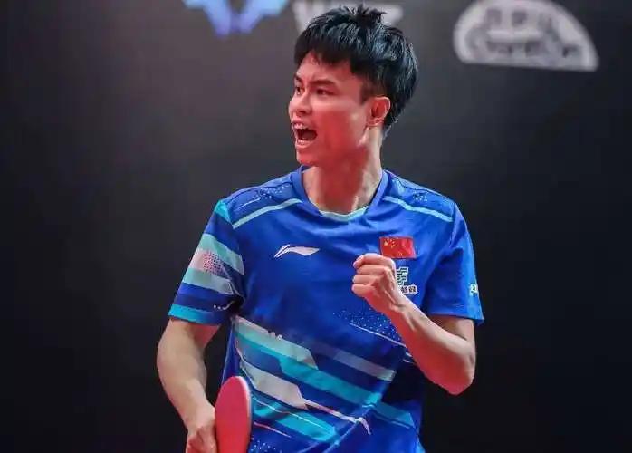 刚刚结束了一场WTT多哈冠军赛男单1/16决赛，世界排名第40位的国乒选手周启豪