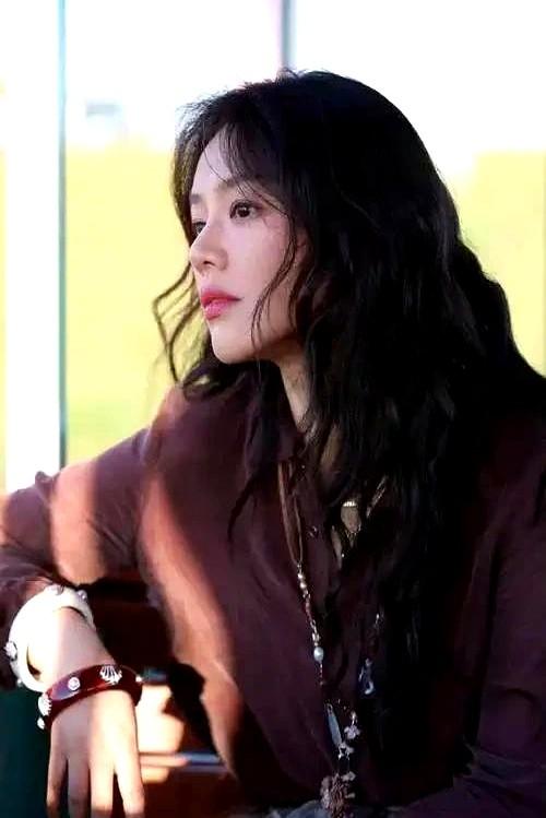 别再费劲去改变那个不合适的人了，代价可能远超你的想象。马思纯就是个例子。最近