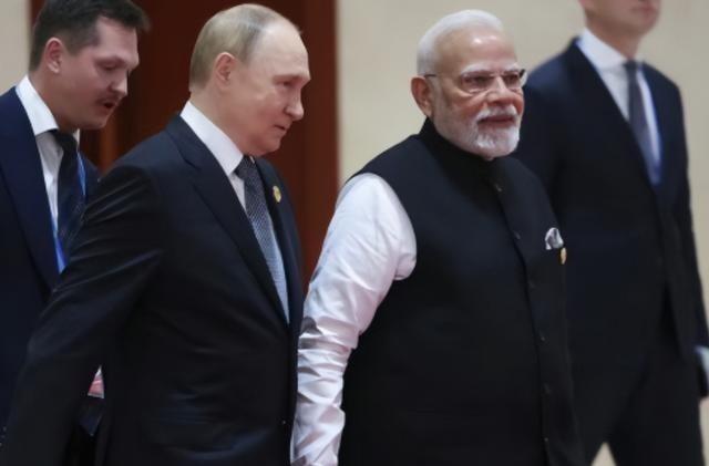 俄中之间的石油交易，突然爆出个大新闻，有贸易商偷偷透露，俄罗斯给中国的石油价格，