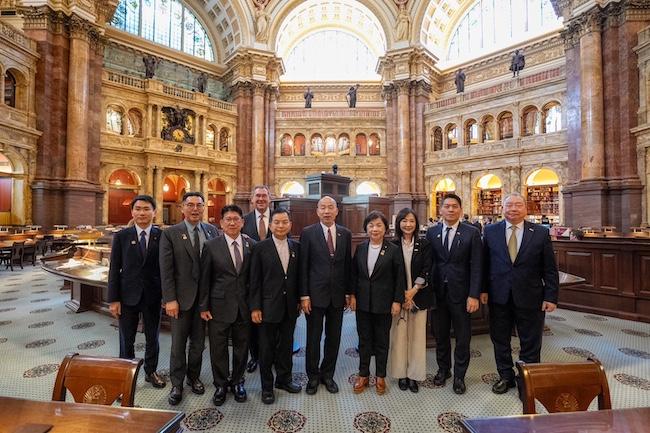 韩国瑜真认为台美关系可以治百病？台“立法院长”韩国瑜率领朝野“立委”访问美国，