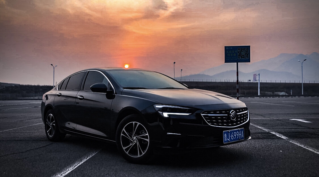 一吐为快，君威的优缺点先说说优点：车型是552T豪华，配置相对够用。比如无线