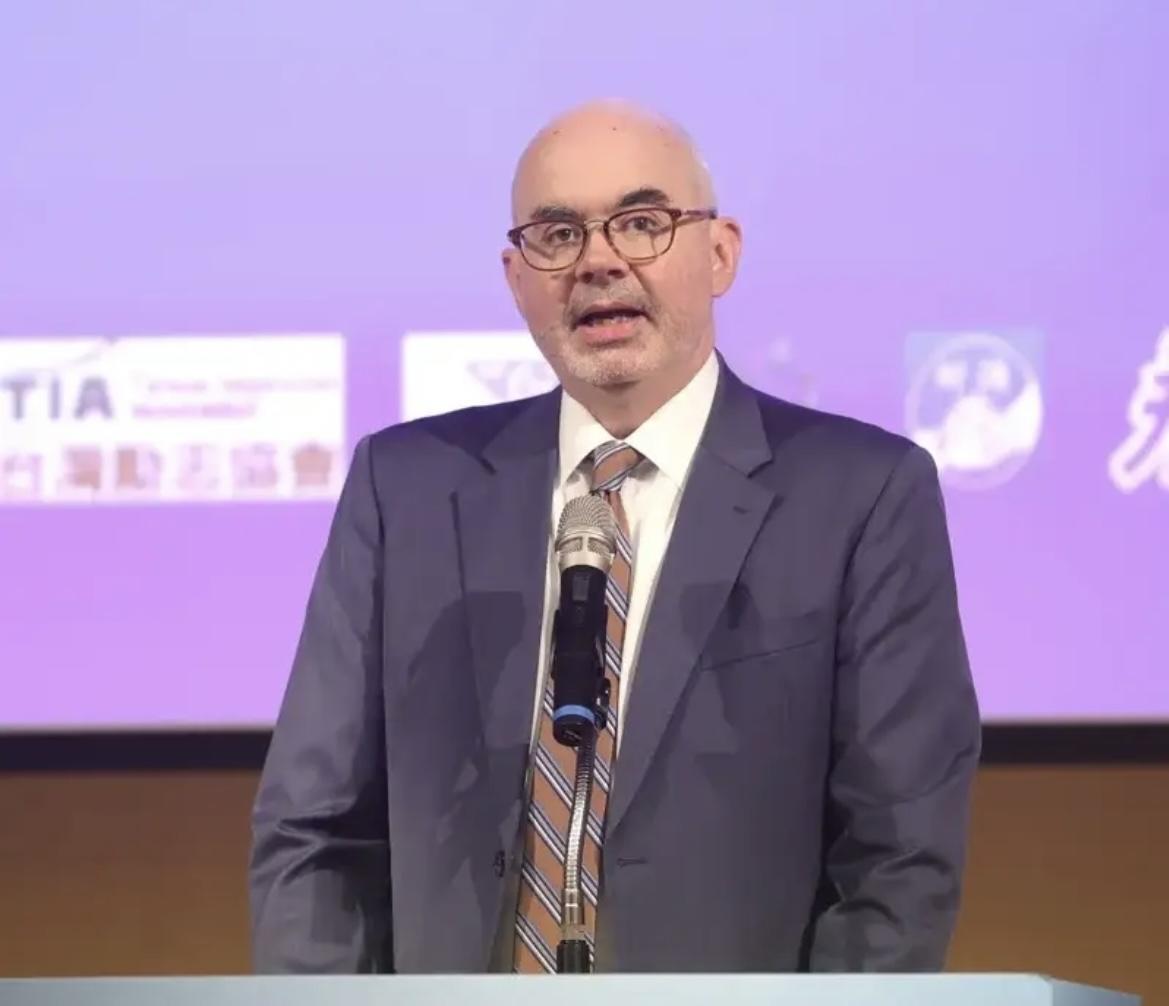 闭门聊了一小时，还藏着掖着？谷立言找郑丽文谈防务预算，这戏码看着简单，实则全是门