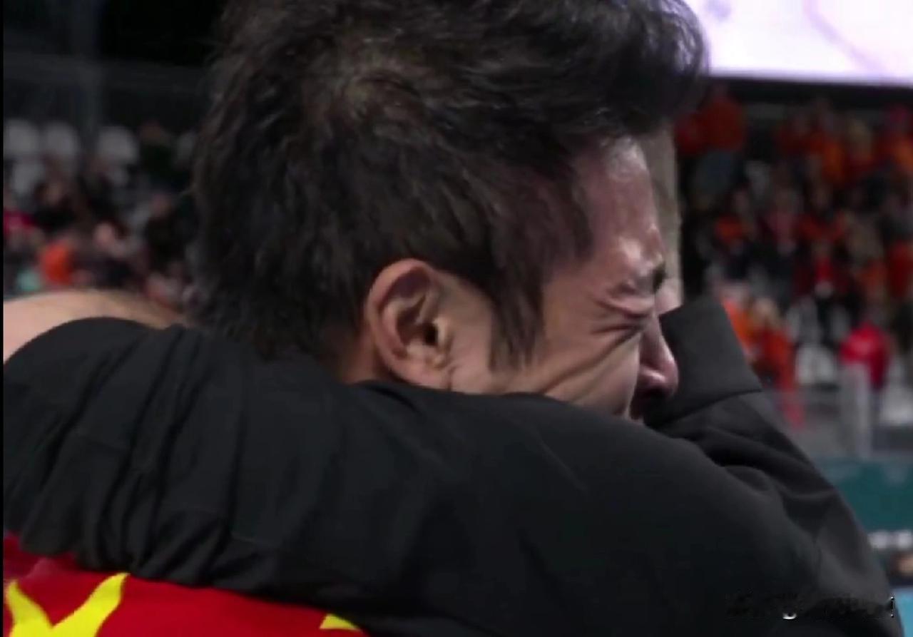 本届冬奥会有很多伟大瞬间，这绝对是其中之一：宁忠岩破多个纪录、力压美国和荷兰