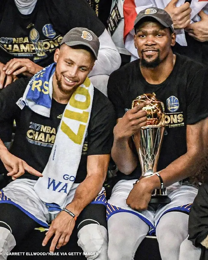网友Rekrap：KD，你不是大巴司机，你就是个乘客。杜兰特：去问30号（库里）