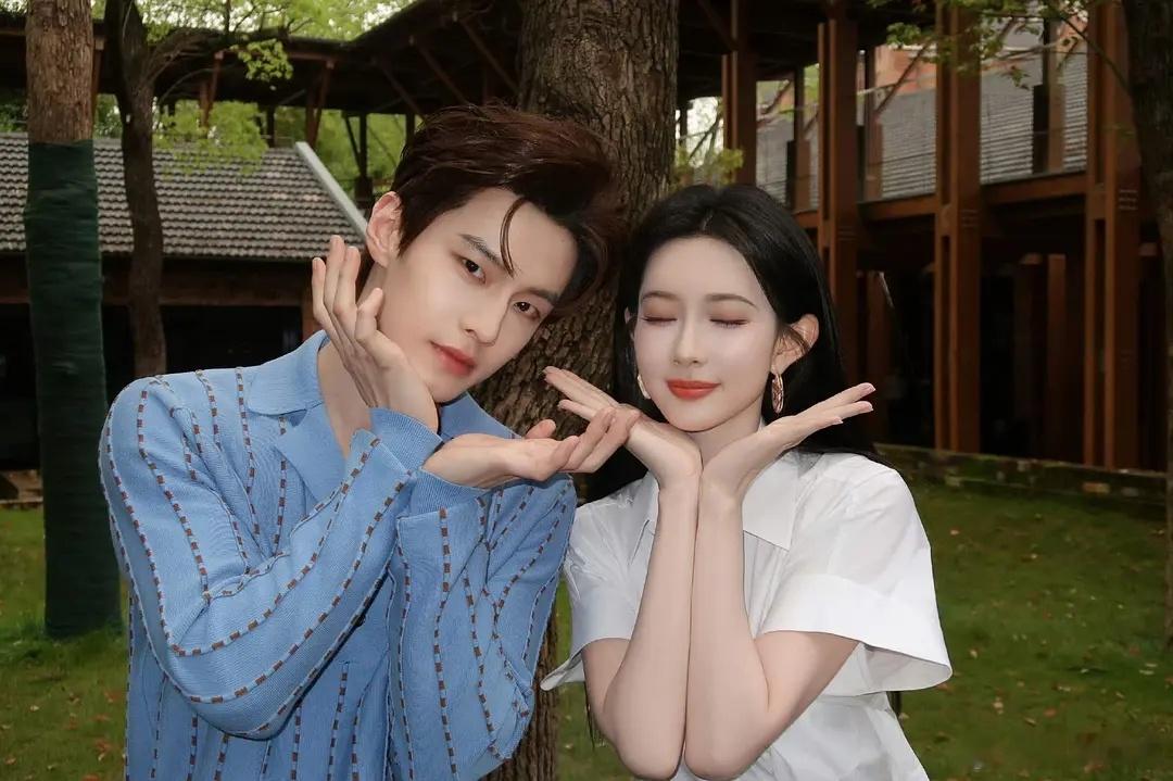 孟子义何与他们这妆照表情做错了啊，应该高知精英范