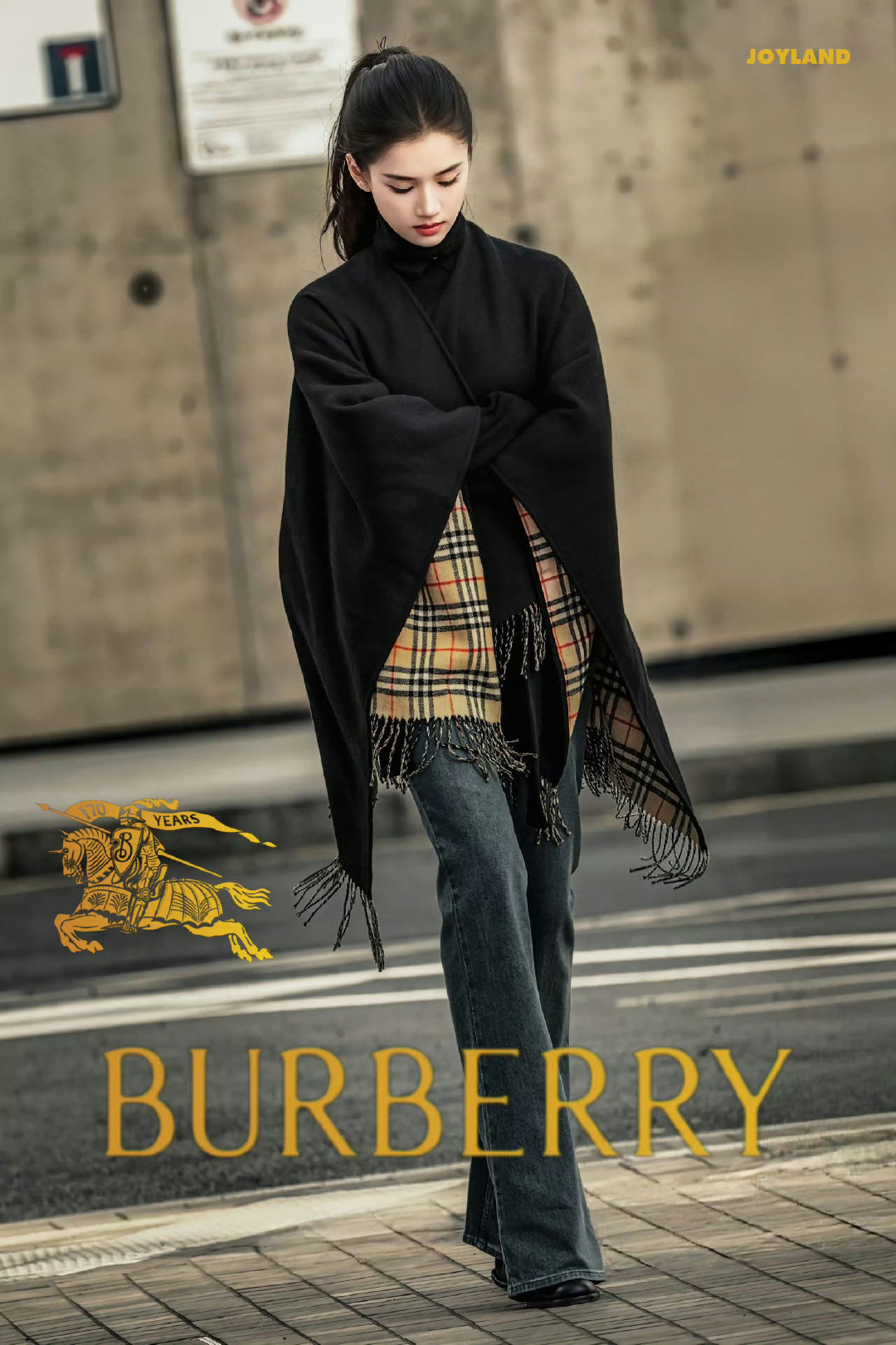 #Burberry伦敦大秀张婧仪#三百六十度展示女娲灵感大作完美头颅中​