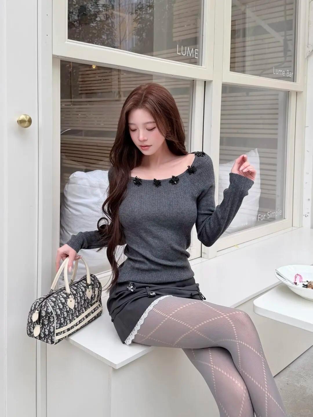 爱拍照的女生到底有多迷人呢?少女摄影|NO.0214期慧调甜酷针织套装轻松