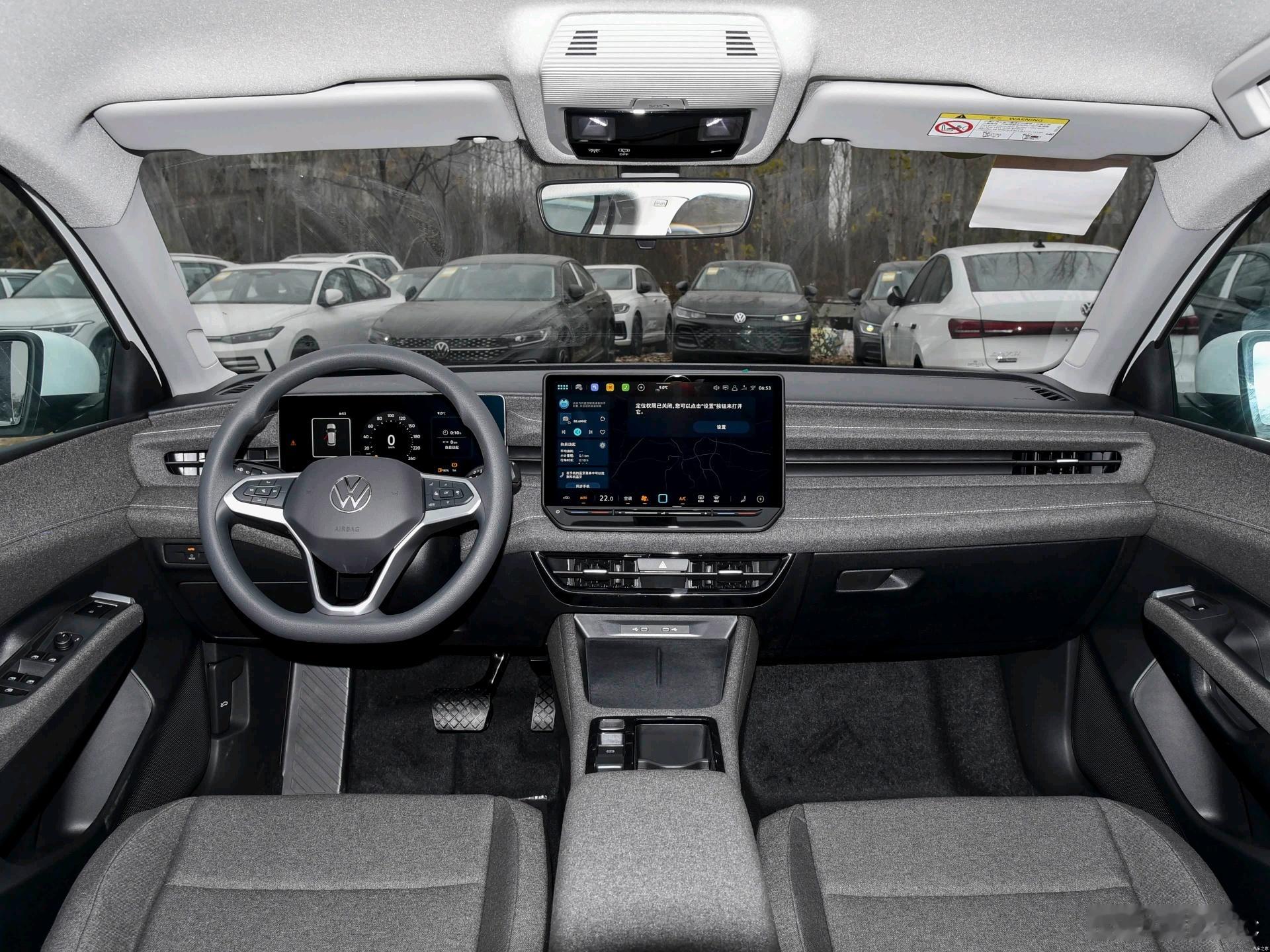 这个内饰材料太有意思了不过我看这配置比1.5T只便宜了不到一万感觉有点难卖……