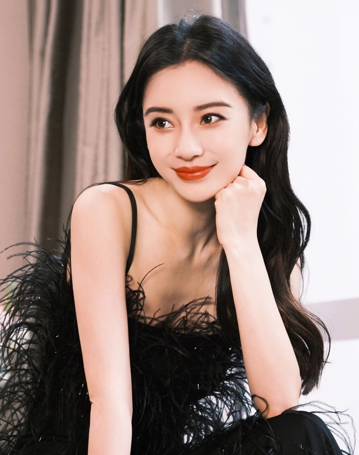 我挺想知道，Angelababy离婚后悔了吗？翻完她的节目我推测她后悔了，后