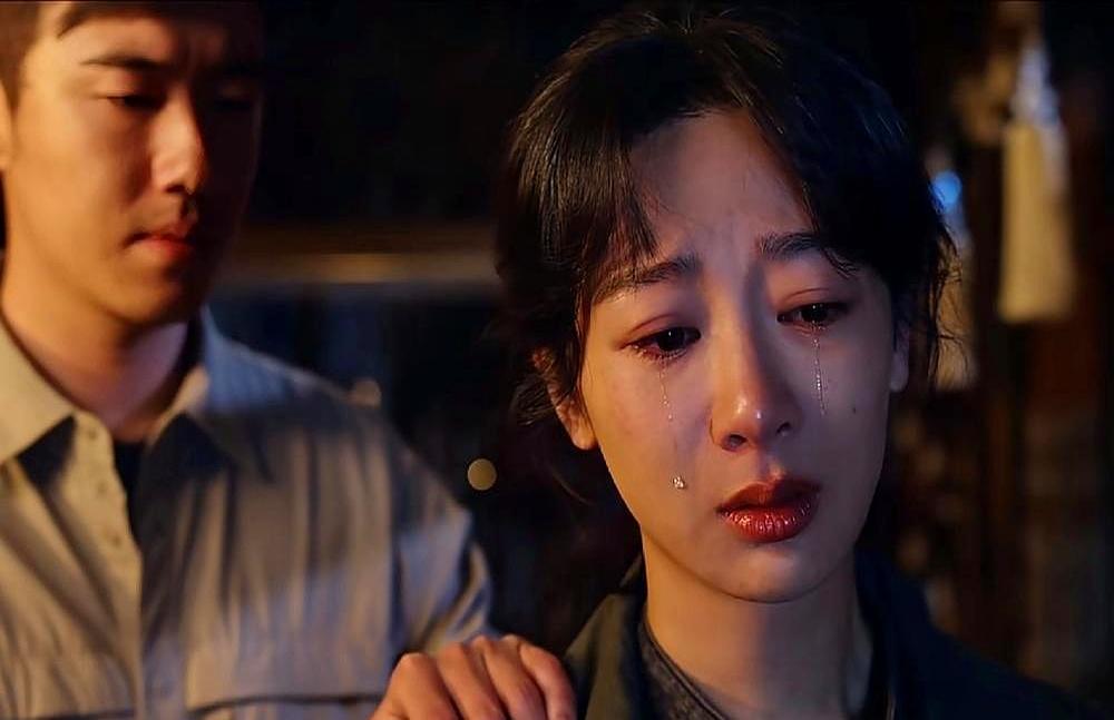 开播5分钟，7000条差评砸向杨紫，直接被骂到自闭。观众不是骂她不努力，