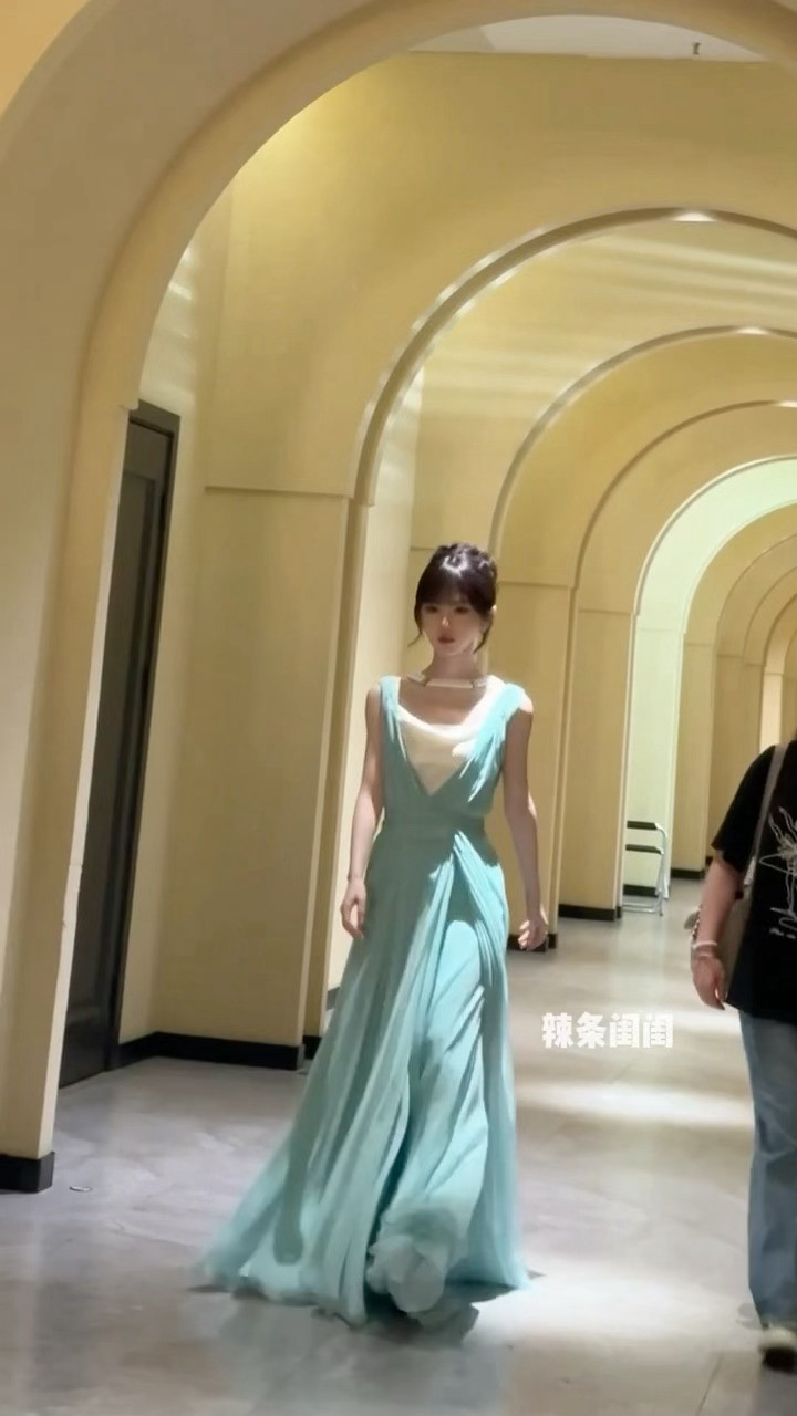 鞠婧祎《万花世界》苏绿夏仙裙礼服路透，绿野仙踪！！