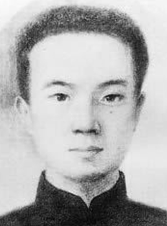 1938年，特务去实验小学抓地下党杨文海，谁知刚到校门口，恰巧就碰上了杨文海。特