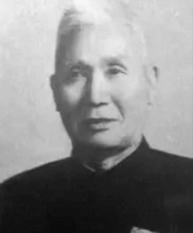 西安事变时，他拍着桌子喊"杀了蒋介石"。蒋介石被放走后，他气得拉着队伍钻进秦岭。