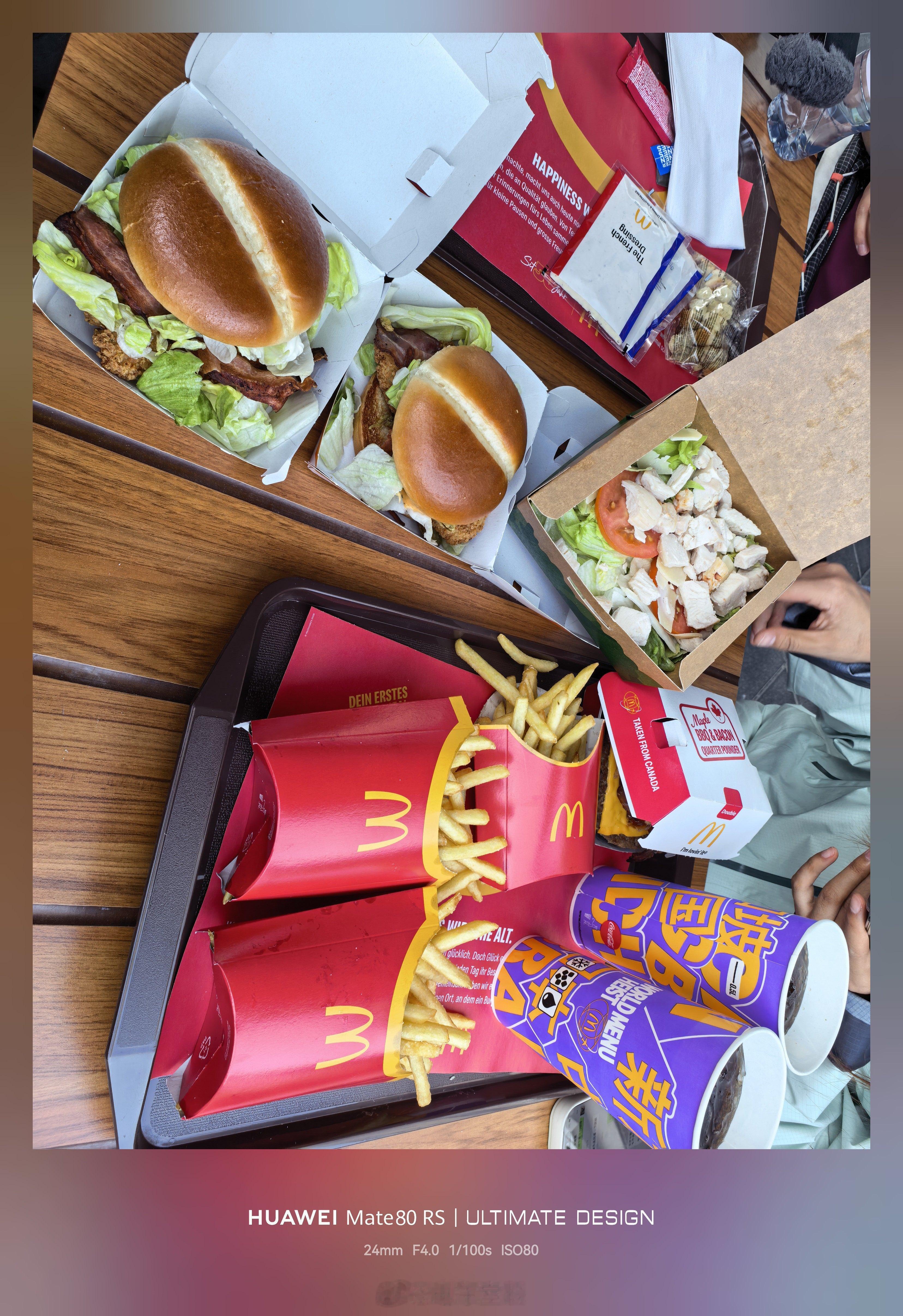 今日午餐牡丹楼，61法郎，还没真正进去景区，人均只要130人民币瑞士