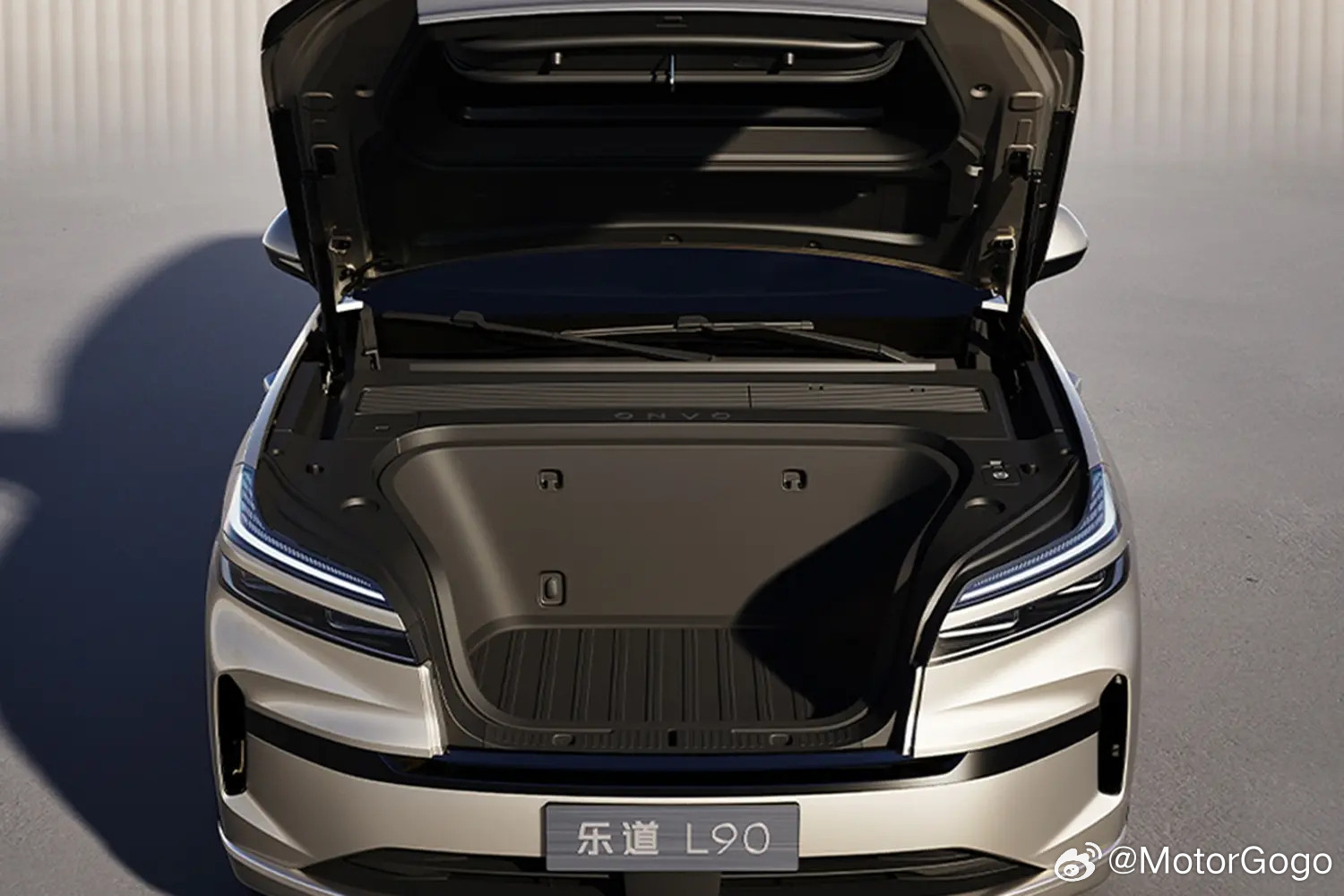 这一条聊聊前备箱，最典型的代表就是乐道L90，容积是240L，曾经是最大的。