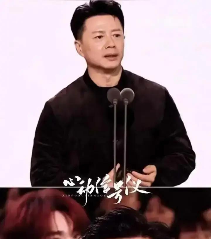 18年没同框，这把椅子火了段奕宏给王宝强留座，从2006年《士兵突击》路演