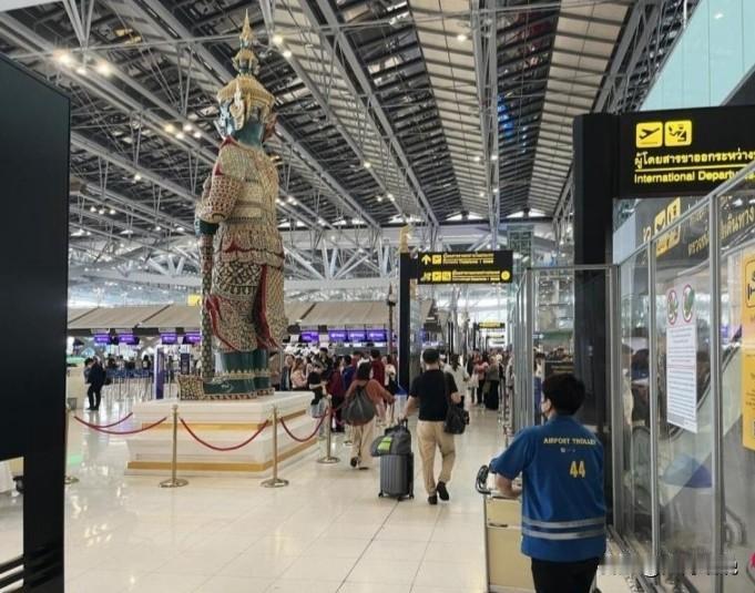 泰国旅游又放大招！去泰国玩的朋友注意啦！据泰媒报道泰国最近接连放出两大旅游利好，