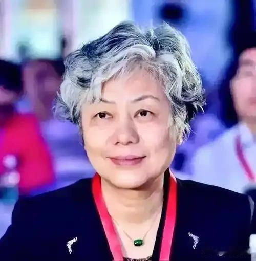 中国人民公安大学李玫瑾教授说：“凡是对家人动辄指责、对亲近者肆意消耗、把最坏的