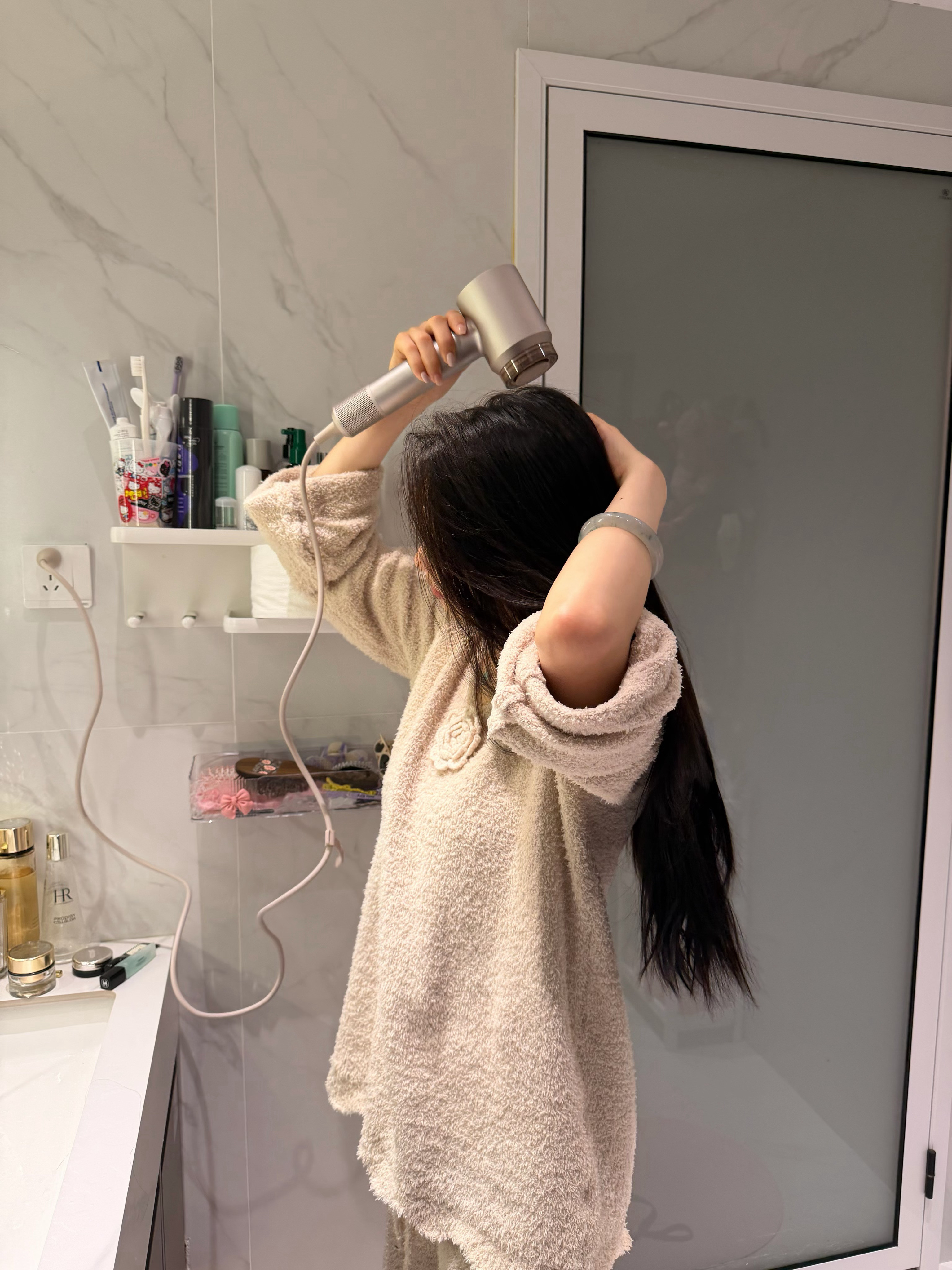 之前有老婆问我怎么护发～今天正好有空说说💁♀️我不烫发几乎不染发最近因为害怕