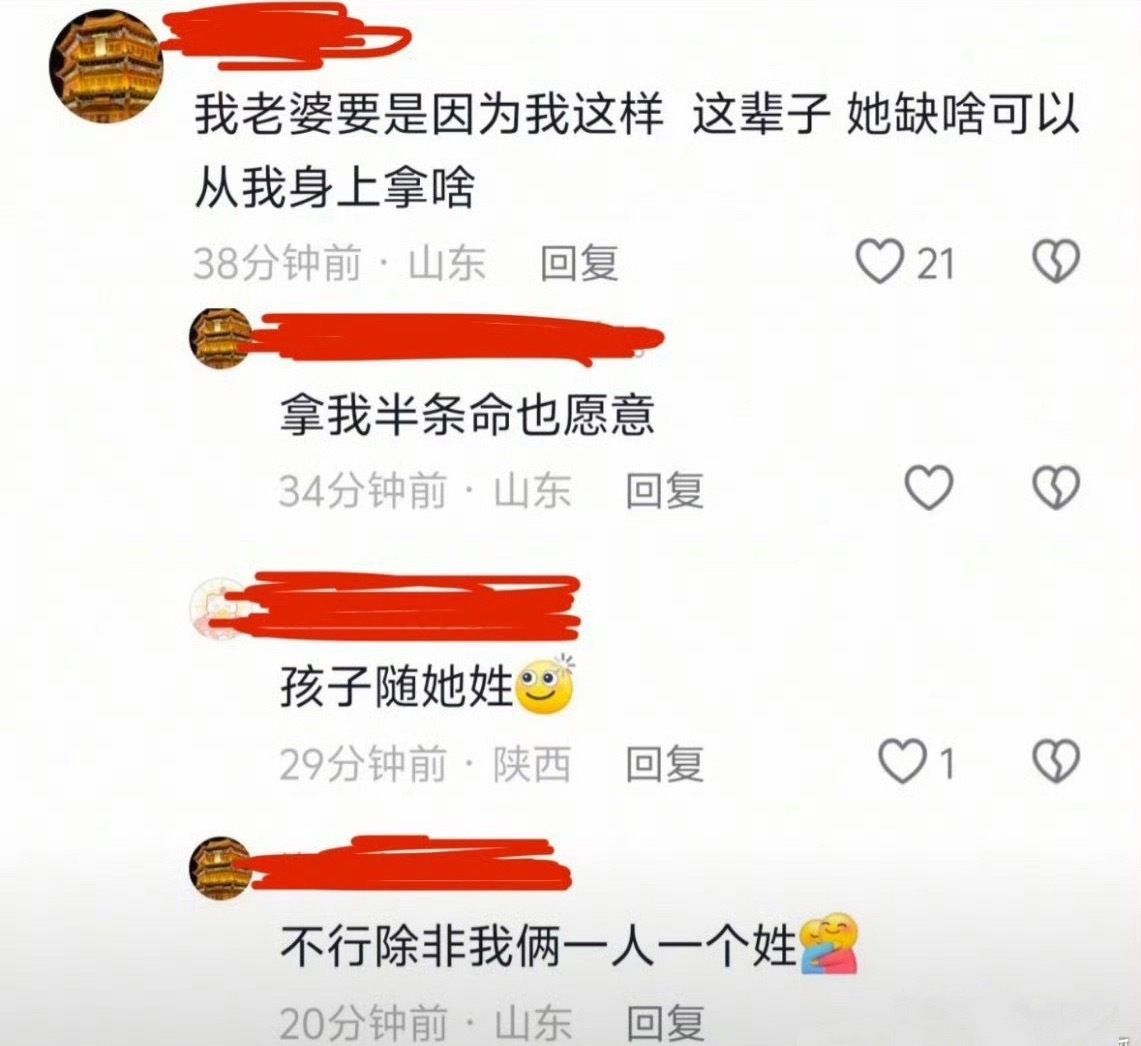 视频是一个刚生产完的母亲在给自己被妊娠纹撑开皮肤的肚子抹油​​​