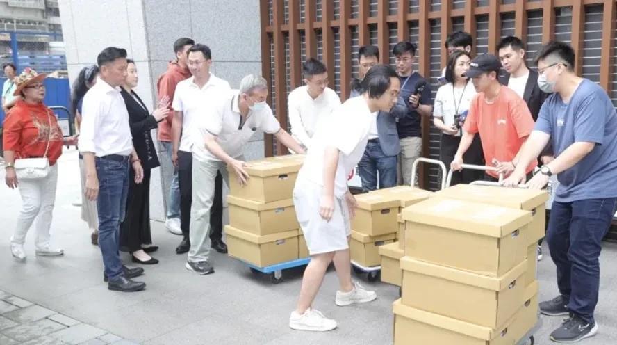 国民党主席选举，罢免“双吴”惨败，朱立伦没戏了，赵少康或成最大黑马。赵少康能力不