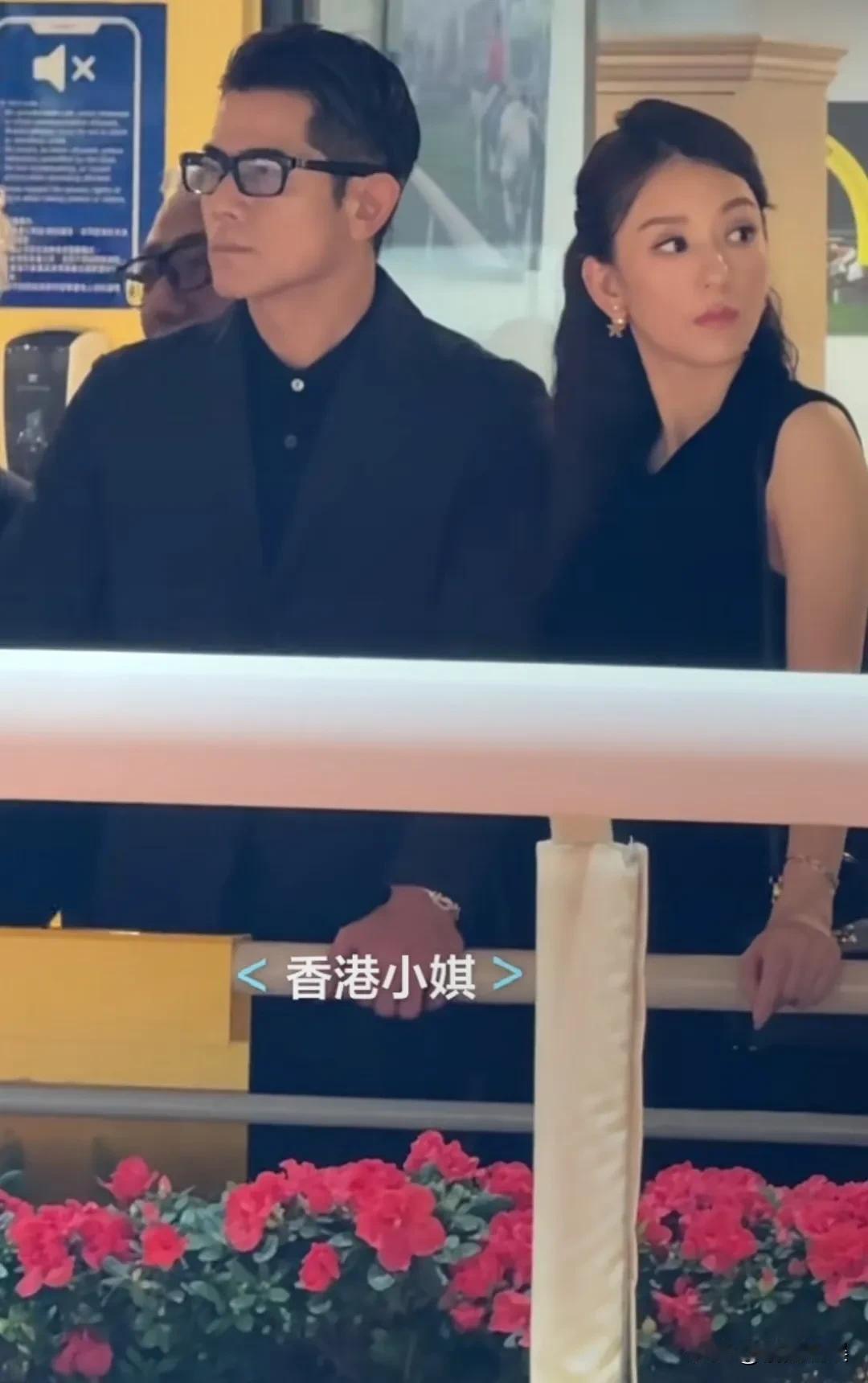 下意识的动作骗不了人，郭富城是真爱方媛啊！今日的郭富城带着老婆现身马场，郭富城
