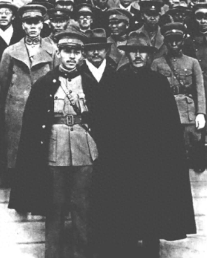 蒋介石在西安事变被扣押，历史上有多少重量级人物为保护他拼死牺牲了呢？1936年