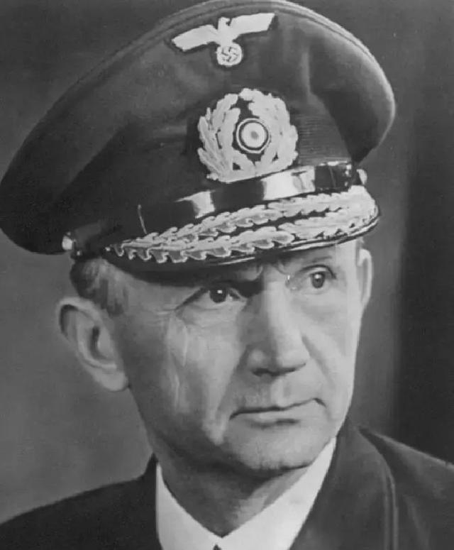 1945年4月30日深夜，几名武装党卫队军官来到刚刚接任德国元首的邓尼茨的办公大