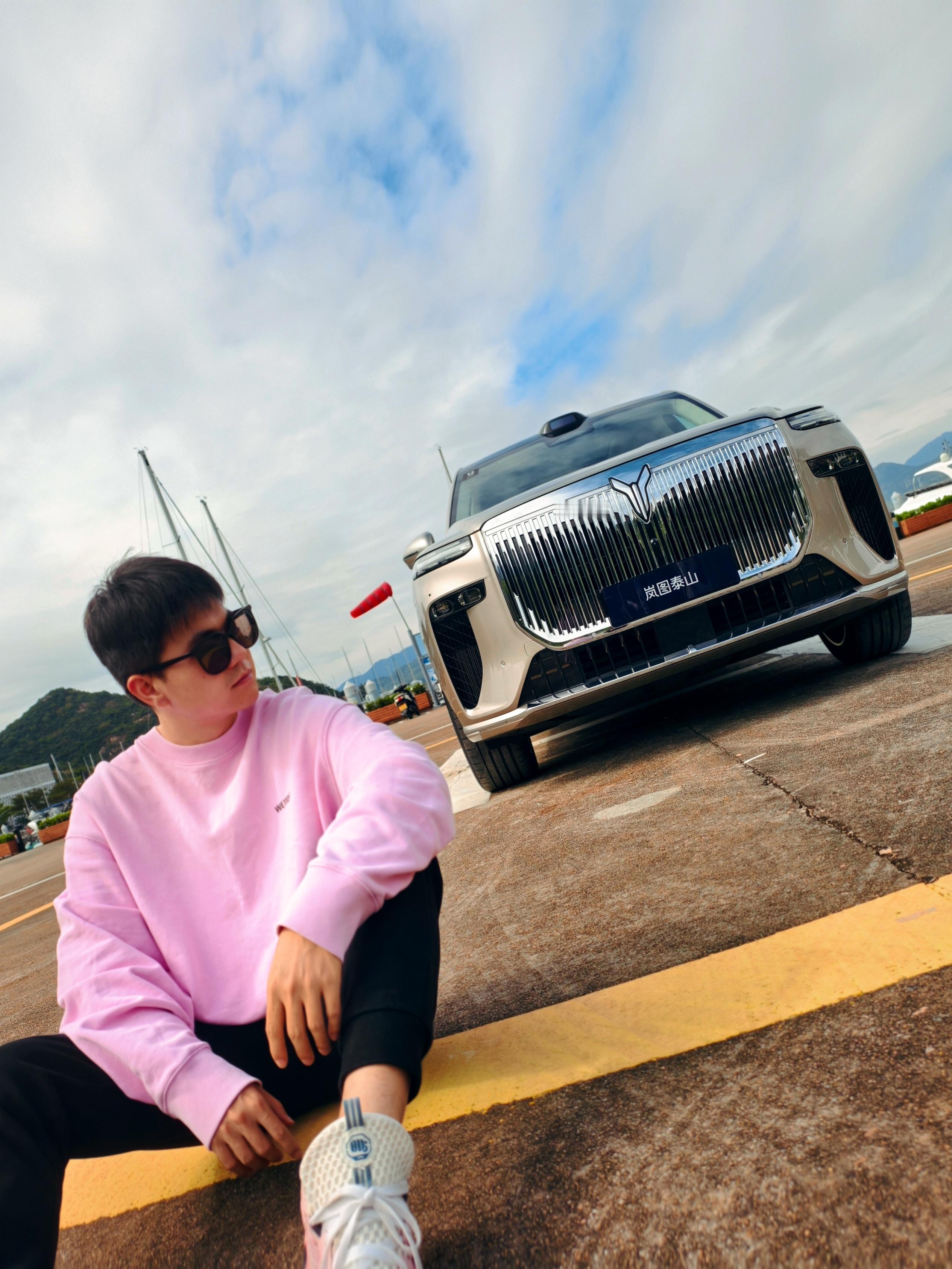 为什么穿了一身粉配泰山因为泰山的气场在我穿什么都能蹭到它的气势一定建议买岚图泰山