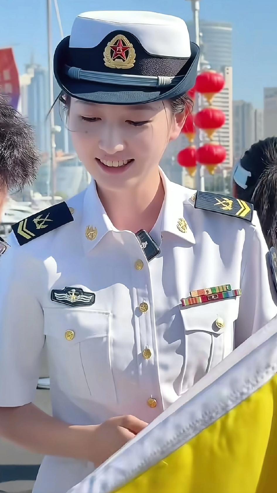 王茂茂是北海舰队的一名海军女兵，她2017年入伍。近日，王茂茂所在的芜湖舰队第一