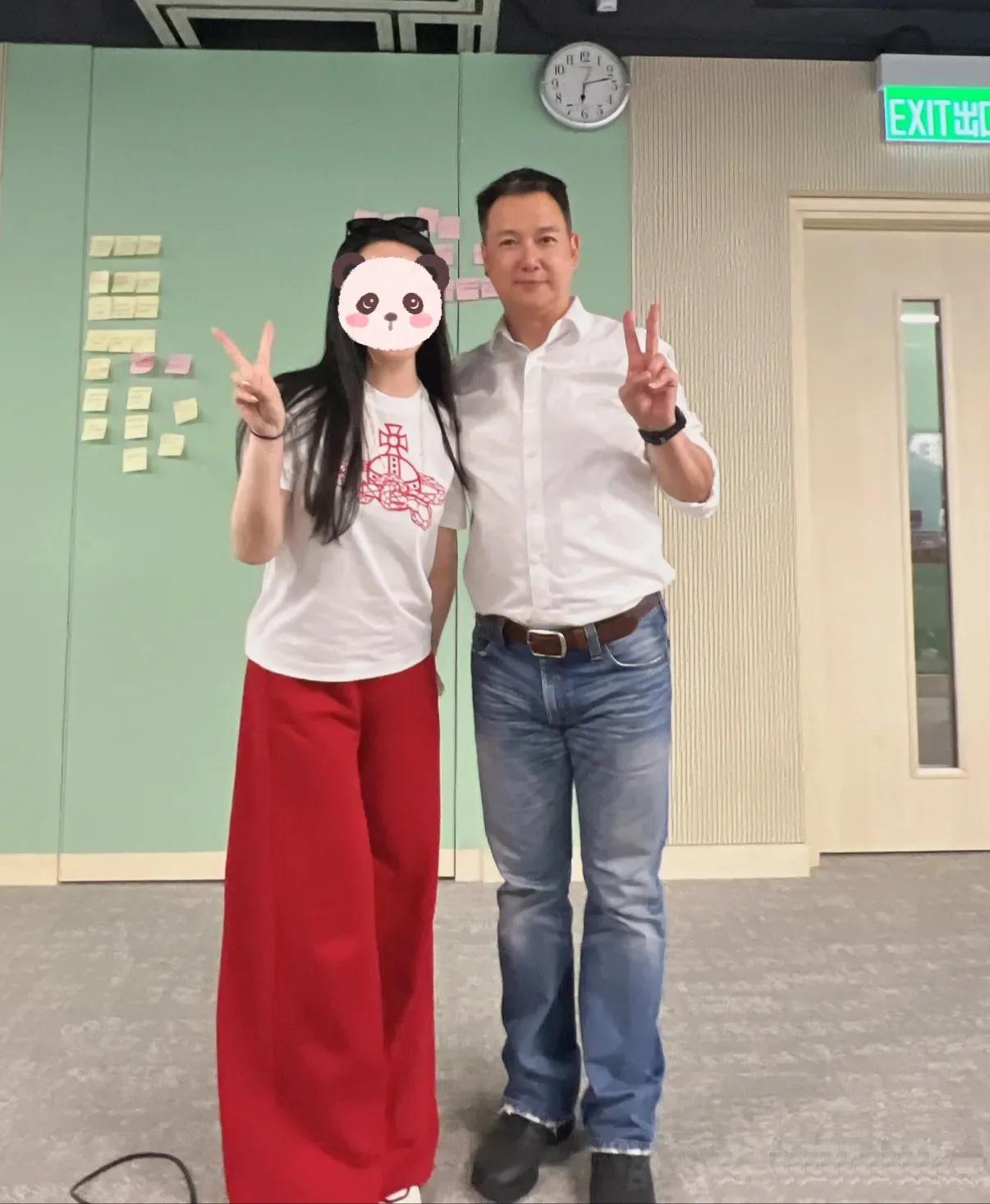 记得这位TVB帅哥吗？如今在理工大学做老师，还是博士他年轻时长得颇为帅气，加上