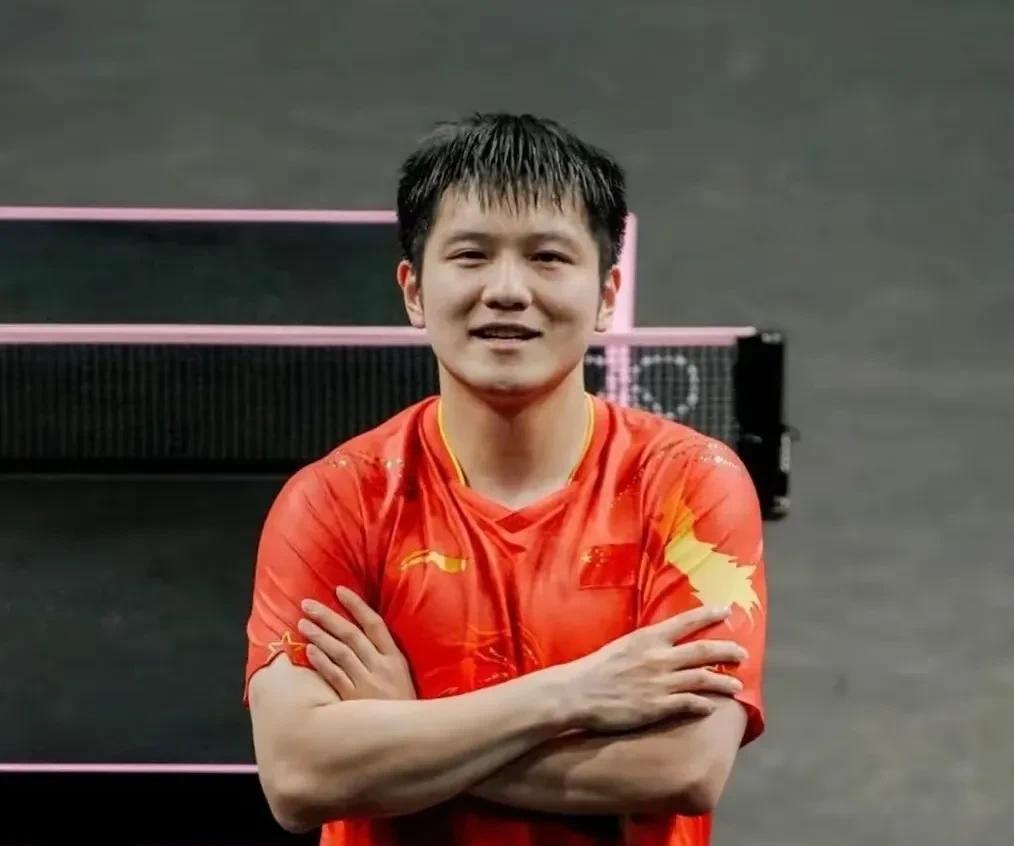 樊振东跟俱乐部主教练和上海队的教练都熟，和王励勤更是老相识，细细琢磨，耐人寻味。