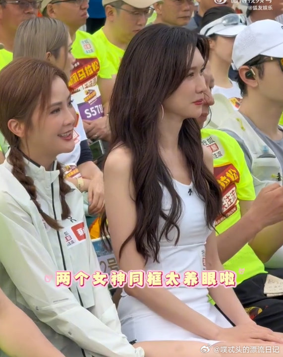 林志玲阿sa同框两位女神同框热聊，举止温柔又得体，这才是顶级同框该有的样子林志玲