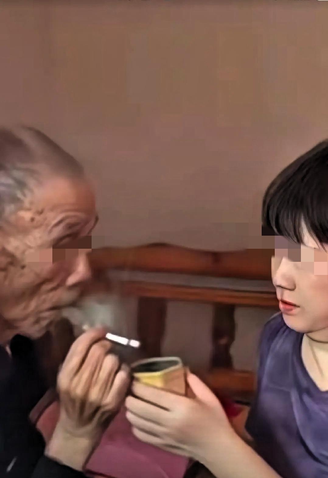 真的泪目了。89岁的老父亲身患肺癌，已经时日不多，姑娘天天守在床旁，伺候着，尽可