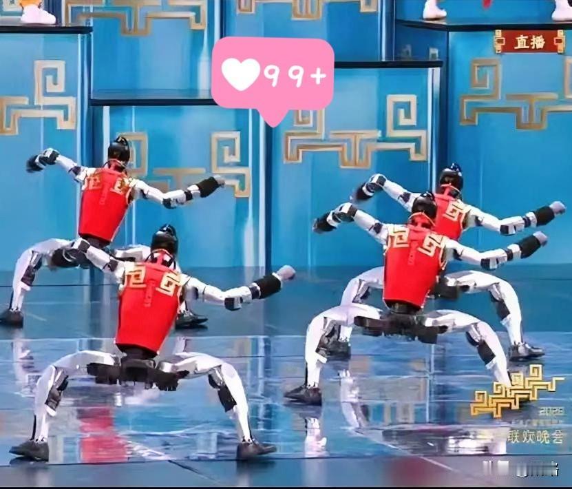 春晚的机器人，我们可以看清楚的看到中国技术进步的速度。去年的机器人还是呆傻的，今