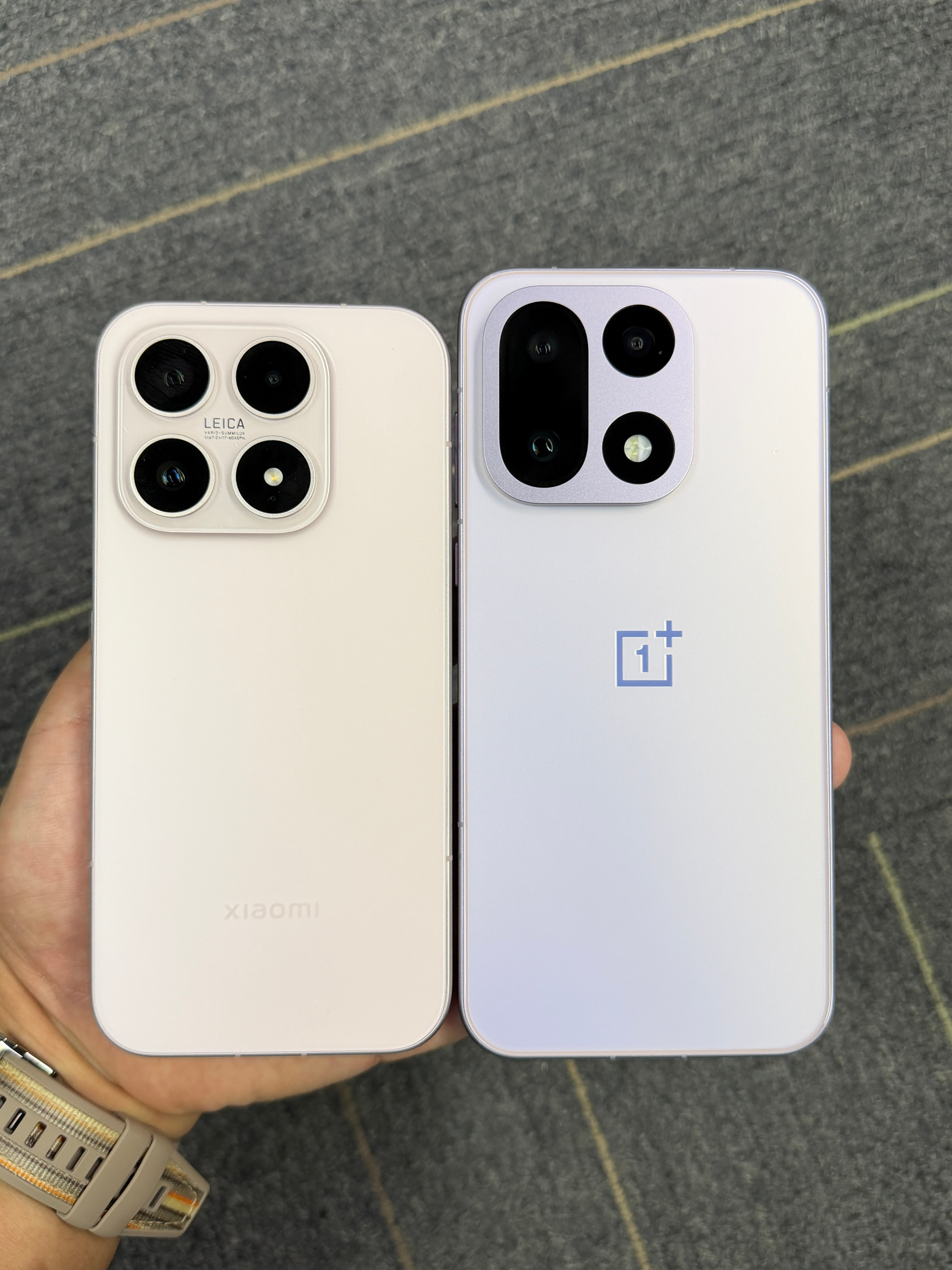 一加15和小米17？应该怎么选其实不难这两台手机都将近使用一个月两款的区别还