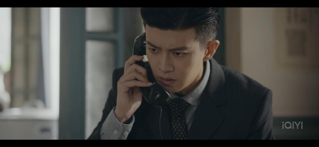 《风与潮》泽荣作一声令下，黄公杰动手抓人，突然，相机快门声啪啪响起，记者来了，洛