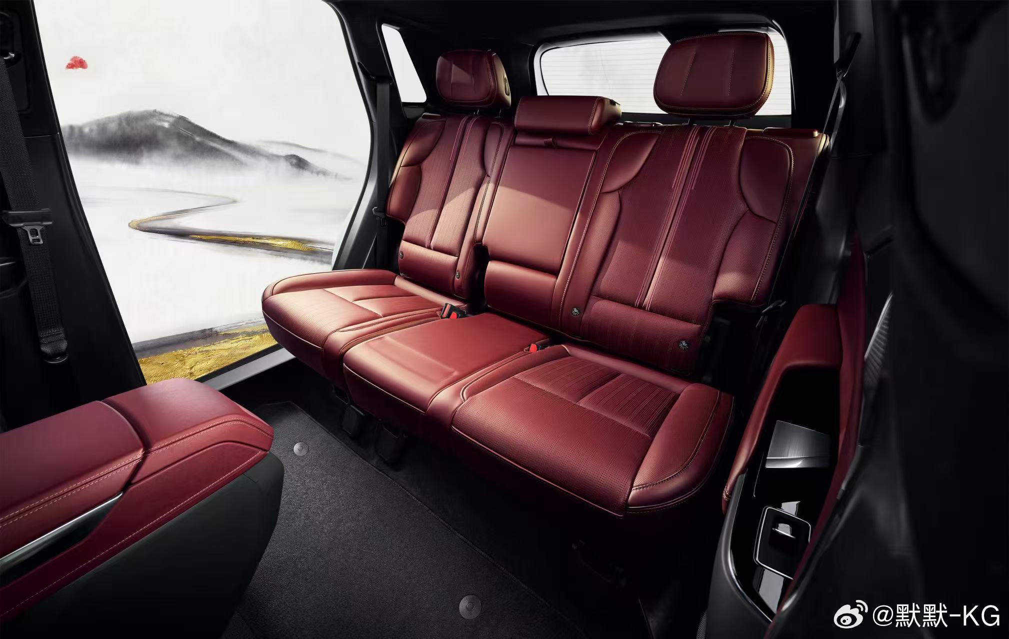 凯迪拉克在阳朔举办了一次春季艺术大赏，推出了新一年度凯迪拉克XT5配色，东篱灰