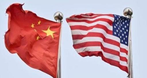 在英国留学的经济学博士岳建勇发出警告，别看现在中国经济是世界第二，但是还有两个大