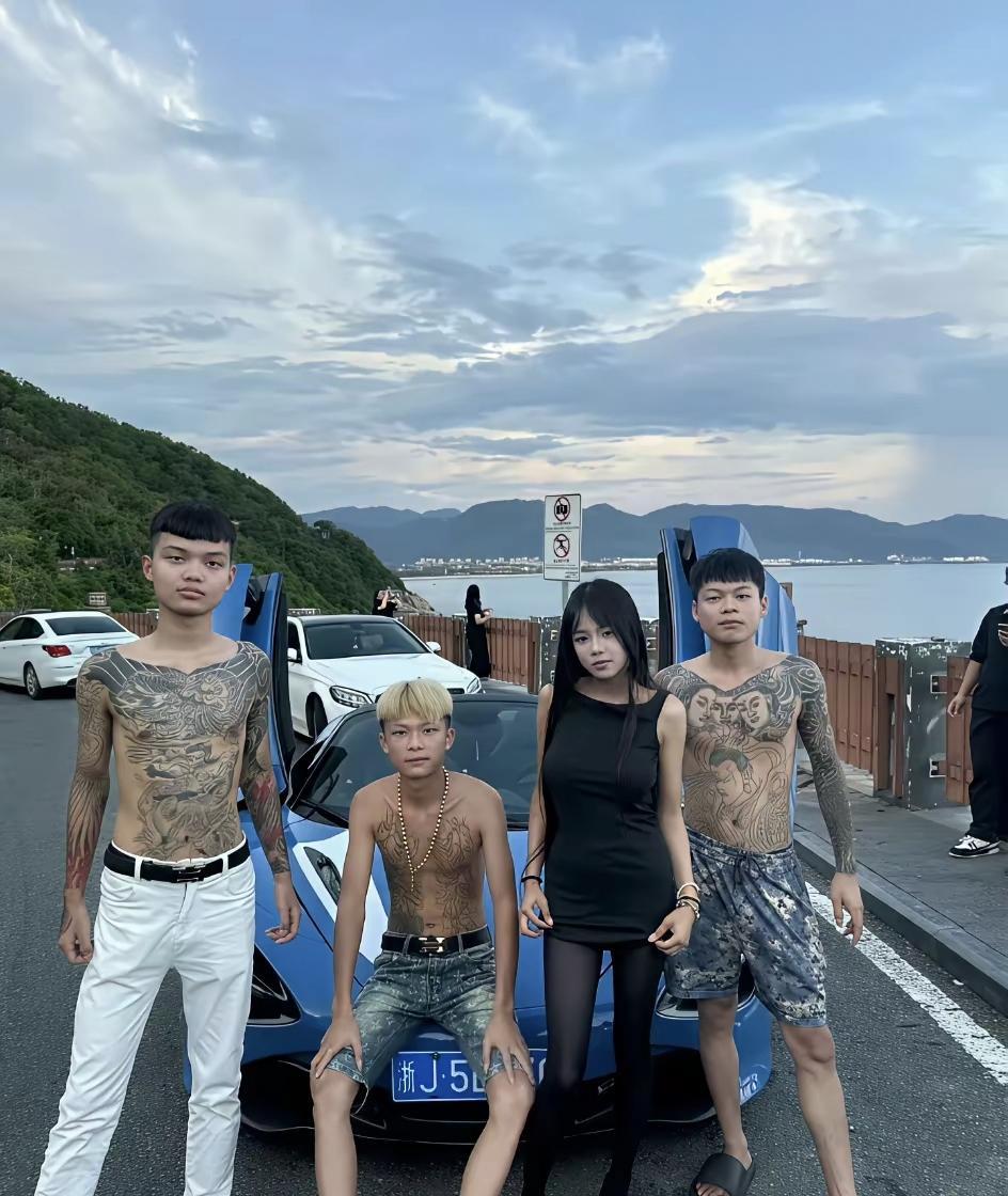 家里面如果出了这样一个精神小伙，做父母的该如何应对啊？
