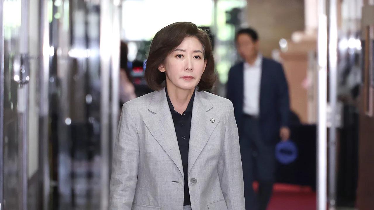 政治上有想法的政客通常都要“带头”？罗景垣在国会通宵静坐（不是绝食）要