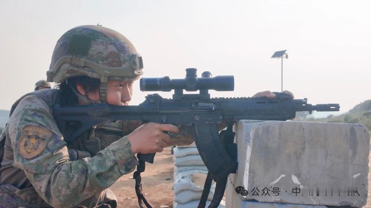 海军陆战队女子侦察队，也许就是蛟龙女特战吧