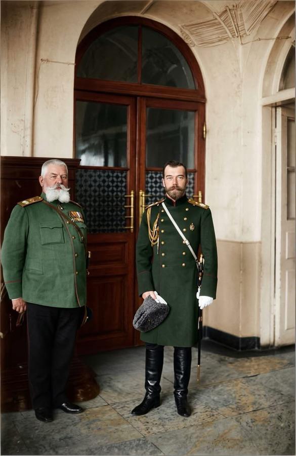 第一次世界大战时期，末代沙皇尼古拉二世与一位俄军高级将领合影！大家认得出该沙俄将