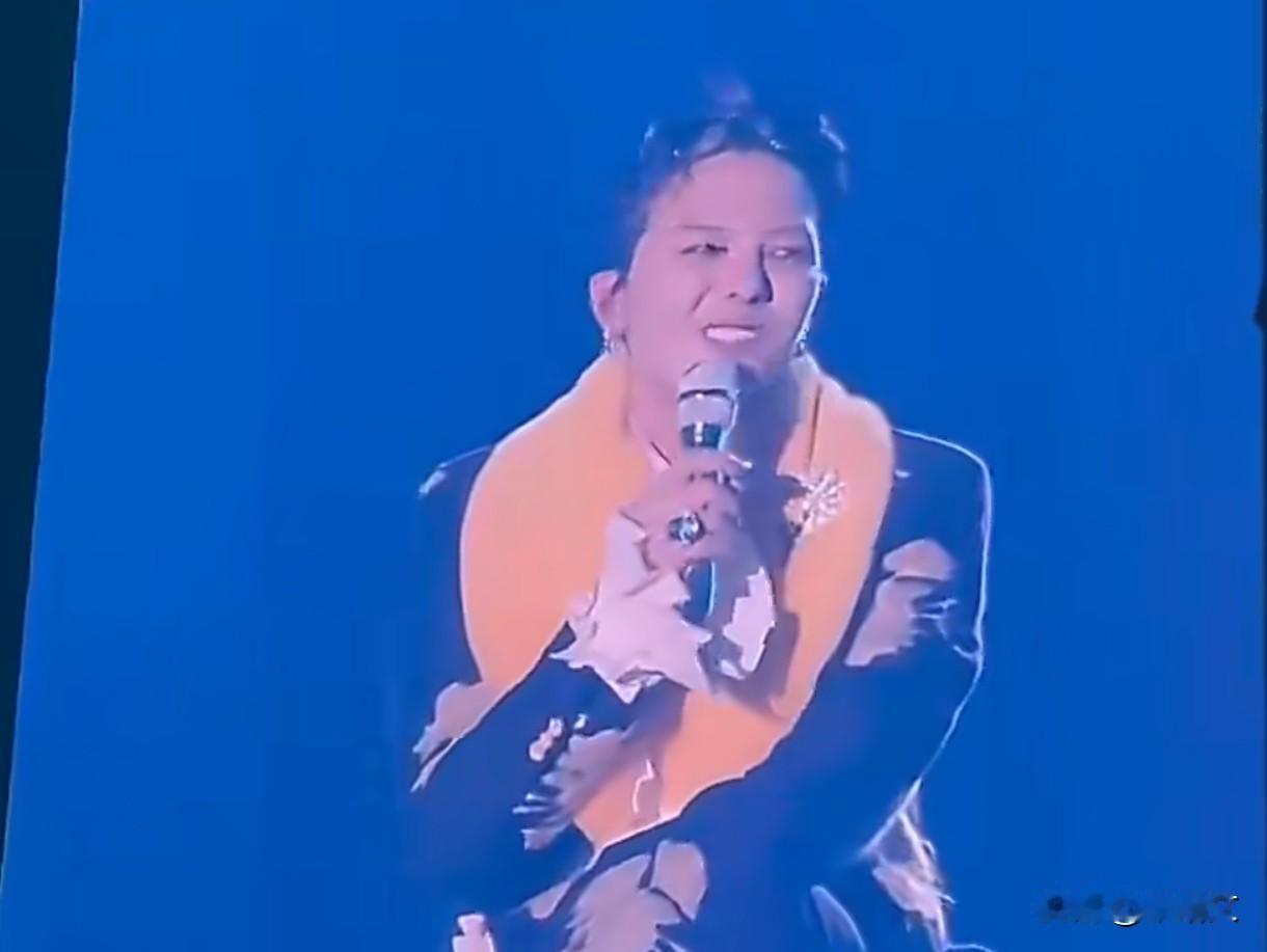 中粉喊我爱你被怼？做娱乐号得懂辨真假抓双向奔赴权志龙韩国演唱会上，中粉用中