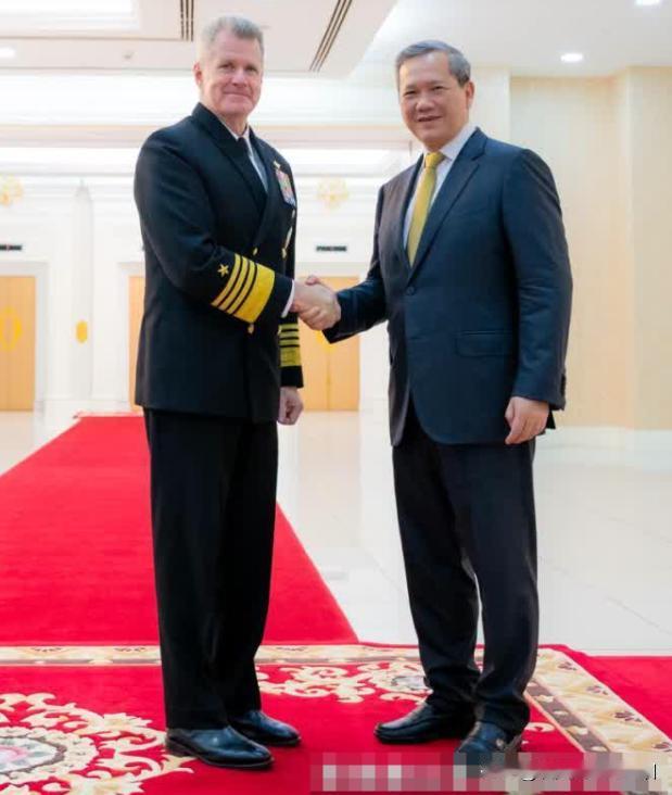 洪马奈会见美国印太司令帕帕罗上将！美国不仅将濒海战斗舰靠上了柬埔寨云壤海军基