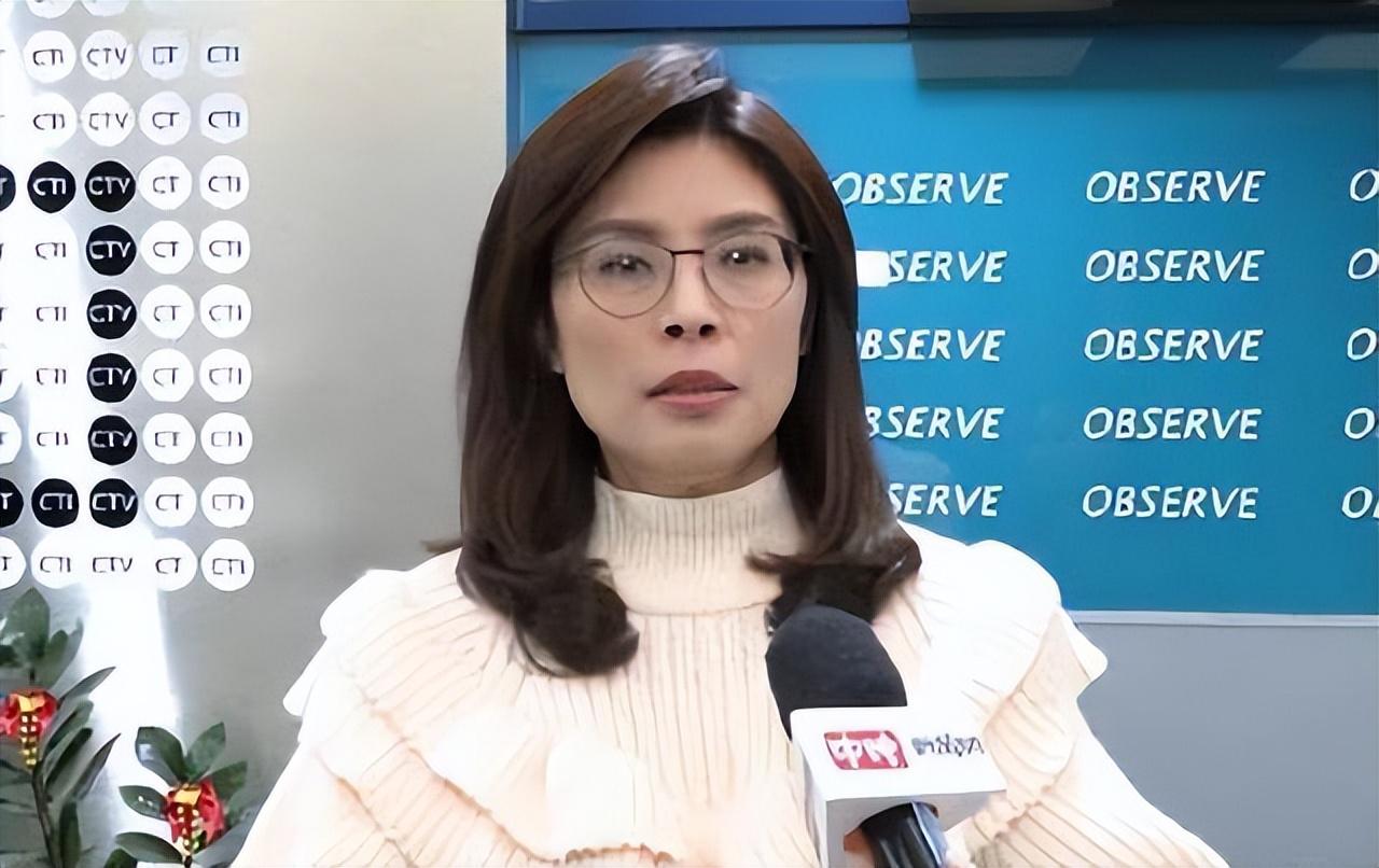 7月4号台中那场江启臣的造势，郑丽文一到场就主动把卢秀燕和江启臣各抱了一下，镜头